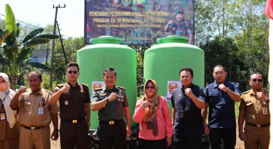 Peresmian program TMAB TNI AD yang dilakukan oleh Kodim 1008/Tabalong dalam rangka percepatan penurunan stunting di Desa Kambitin, Kecamatan Tanjung, Tabalong (Foto Kodim 1008 Tabalong)
