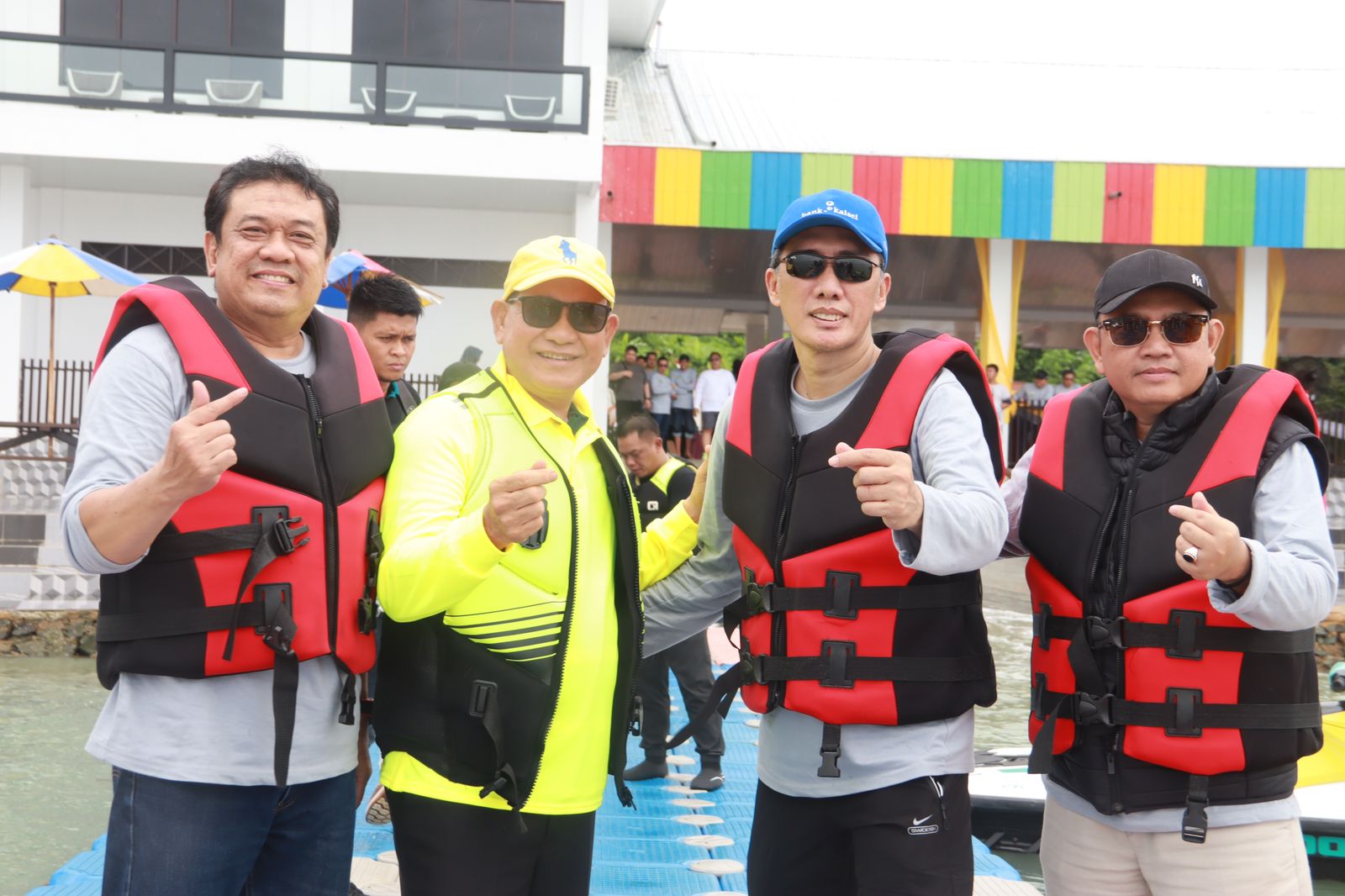 Untuk menambah keakraban dan tali silaturahmi antara BUMD dan pemerintah daerah, Direktur Utama Bank Kalsel Pusat dan Pimpinan Kepala Cabang 13 Kabupaten / Kota mengelar Family Gathering dengan Pemkab Kotabaru. (Kalimantanlive.com/Diskominfo