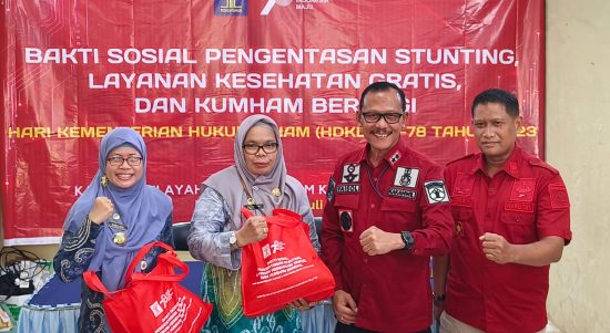 Dalam rangka Hari Dharma Karya Dhika (HDKD) ke-78, Kementerian Hukum dan HAM (Kemenkumham) Kalsel bekerjasama dengan Pemerintah Kota Banjarmasin melaksanakan kegiatan Bakti Sosial (Baksos) pengetasan stunting di Kota Banjarmasin. (Kalimantanlive.com/Ilham)