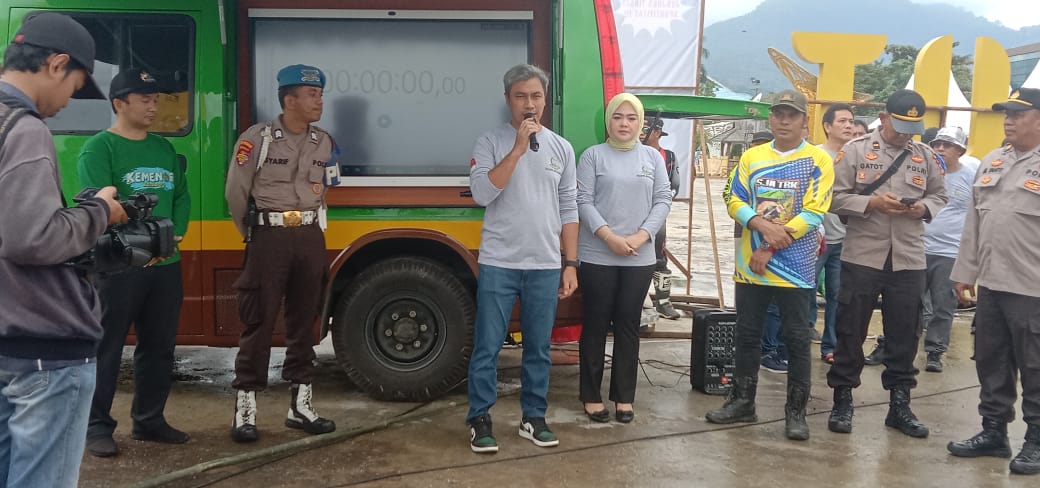 Kejaksaan Negeri Kotabaru menggelar lomba mancing mania dan Donor darah untuk masyarakat Kotabaru dalam rangka memeriahkan hari Adiyaksa ke XXIII di lapangan Siring Laut Kotabaru, Sabtu (15/07/2023). (Kalimantanlive.com/Siti Rahmah).