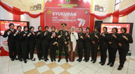 Polres Kotabaru menggelar Syukuran Hari Bhayangkara ke-77 Tahun 2023 yang berlangsung di Gedung Ops room Setda Kotabaru. Sabtu (1/7/2023) (Kalimantanlive.com/Siti Rahmah)
