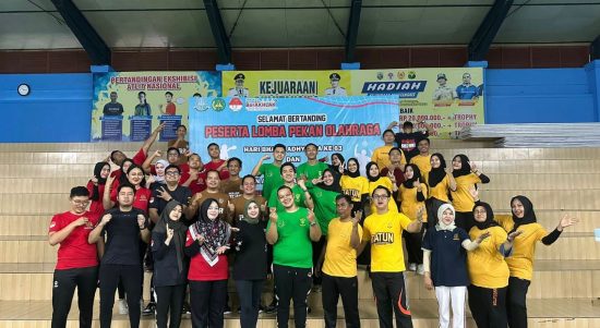 Kejaksaan Negeri Kotabaru menggelar lomba pekan olahraga yaitu badminton dan tenis meja yang dilaksanakan di Gedung GOR Bamega Kotabaru dalam rangka memperingati hari Bhakti Adhyaksa ke 63 dan HUT Ikatan Adhyaksa Dharmakarini, Kamis (13/07/2023) (Kalimantanlive.comSiti Rahmah)