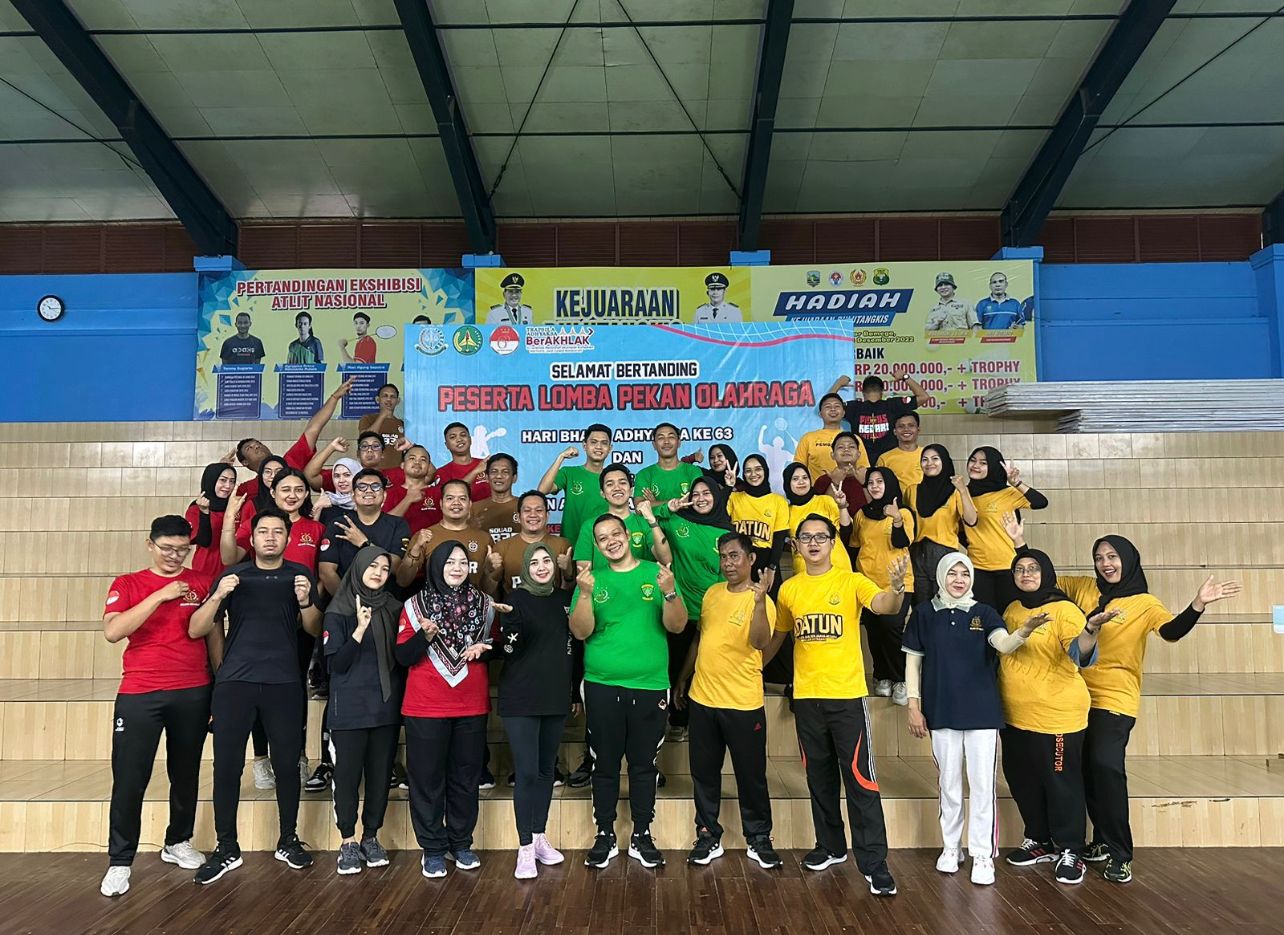 Kejaksaan Negeri Kotabaru menggelar lomba pekan olahraga yaitu badminton dan tenis meja yang dilaksanakan di Gedung GOR Bamega Kotabaru dalam rangka memperingati hari Bhakti Adhyaksa ke 63 dan HUT Ikatan Adhyaksa Dharmakarini, Kamis (13/07/2023) (Kalimantanlive.comSiti Rahmah)
