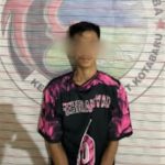 Satuan Res Narkoba Polres Kotabaru berhasil mengamankan satu orang tenaga honorer MA (26) warga Desa Semayap yang bekerja di salah satu instansi lingkup pemkab setempat. (Kalimantanlive.com/Siti Rahmah)