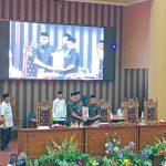 Pemerintah Daerah Kabupaten Tanah Bumbu menyampaikan Kebijakan Umum APBD (KUA) dan Prioritas Plafon Anggaran Sementara (PPAS) dalam rapat paripurna DPRD. (Kalimantanlive.com/Desy).