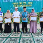 Puluhan Santri TPQ-LPTQ Kota Banjarmasin melaksanakan wisuda Akbar XXV, yang berlangsung di Aula Serbaguna, Masjid Raya Sabilal Muhtadin Banjarmasin, Kamis (6/7/23) pagi. (Kalimantanlive.com/Ilham)