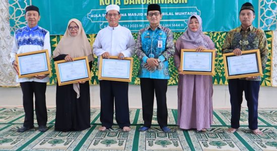 Puluhan Santri TPQ-LPTQ Kota Banjarmasin melaksanakan wisuda Akbar XXV, yang berlangsung di Aula Serbaguna, Masjid Raya Sabilal Muhtadin Banjarmasin, Kamis (6/7/23) pagi. (Kalimantanlive.com/Ilham)