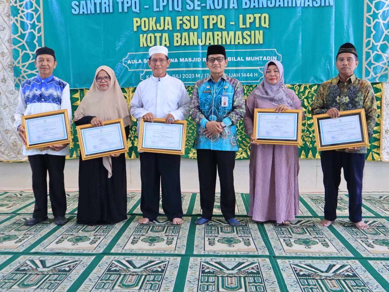 Puluhan Santri TPQ-LPTQ Kota Banjarmasin melaksanakan wisuda Akbar XXV, yang berlangsung di Aula Serbaguna, Masjid Raya Sabilal Muhtadin Banjarmasin, Kamis (6/7/23) pagi. (Kalimantanlive.com/Ilham)