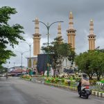 Median jalan yang berada di sekitar Taman Giat Tanjung yang beberapa lalu telah terpasang fasilitas PJU (Kalimantanlive.com/ A Hidayat)