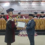 Kepala Bidang Informasi Komunikasi Publik ( IKP ) Dinas Komunikasi, Informatika, Statistik dan Persandian Kabupaten Banjar Muhari menyampaikan Disertasi pada tahap Promosi Program Studi Doktor Ilmu Komunikasi Sekolah Pasca Sarjana Universitas Sahid Jakarta, Jumat ( 21/07/2023 ) sore. (Kalimantanlive.com)