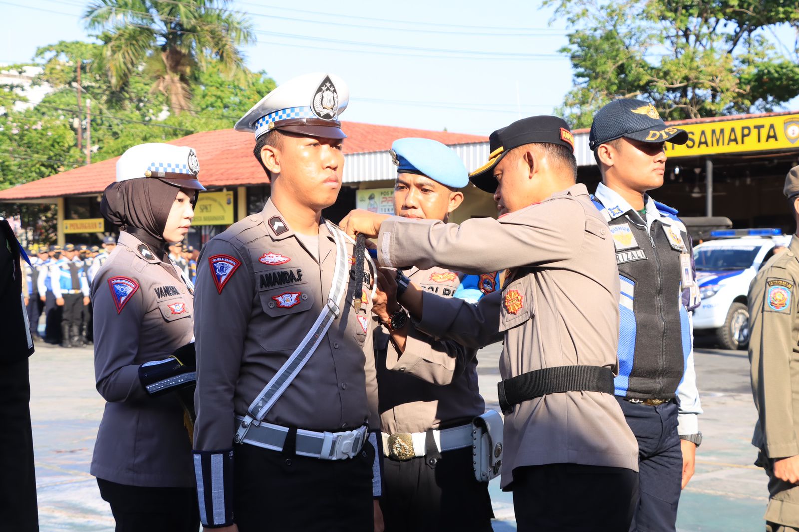 Polresta Banjarmasin menggelar apel gelar pasukan, dalam rangka Ops Patuh Intan tahun 2023, bertempat di Halaman Mapolresta Banjarmasin, Senin (10/7/23) pagi. (Kalimantanlive.com/Ilham)