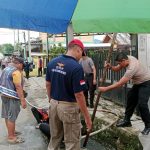 Polres Balangan bersama jajaran Pemerintah Kabupaten Balangan, Organisasi Kemasyarakat (Ormas), serta masyarakat sekitar melakukan kegiatan kebersihan serentak di area Pasar Paringin dan sekitarnya pada Kamis (13/7/2023). (Kalimantanlive.com/Kamil).