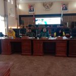 DPRD Balangan menggelar rapat bersama Yayasan Sapta Bakti Pendidikan setempat dengan agenda permohonan persetujuan hibah tanah pemkab untuk pengembangan kampus Institut Teknologi Sapta Mandiri, Selasa (18/7/2023) di ruang rapat paripurna DPRD Balangan. (Kalimantanlive.com/Kamil).