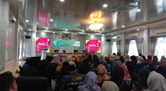 Pemerintah Kabupaten Balangan bekerjasama dengan Alfamart melaksanakan sosialisasi dan pelatihan kepada para pelaku Usaha Mikro, Kecil dan Menengah (UMKM) di Kabupaten Balangan pada Selasa (18/7/2023) di Aula Benteng Tundakan. (Kalimantanlive.com/Kamil).