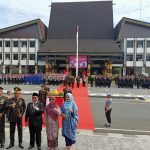 Polresta Banjarmasin menggelar apel peringatan Hari Ulang Tahun (HUT) Bhayangkara ke-77, berlangsung di Halaman Balai Kota Banjarmasin, Sabtu (1/6/23) pagi. (Kalimantanlive.com/Ilham)