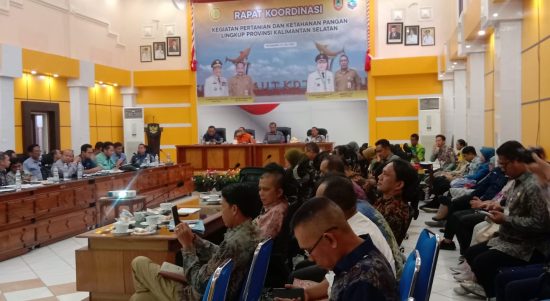 Dinas Ketahanan Pangan dan Pertanian Provinsi Kalsel menggelar rapat koordinasi di oprom Setda Kotabaru, Jum'at (21/07/23). (Kalimantanlive.com/Siti Rahmah).