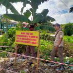 Pemerintah Kabupaten Tanah Bumbu melalui Dinas Lingkungan Hidup bersama Polisi Pamong Praja Bina Desa (Polbindes) turun langsung kemasyarakat melakukan kegiatan pembinaan, pengawasan dan pernyuluhan tentang pengelolaan sampah, di wilayah Kecamatan Kusan Hilir, Rabu (5/7/2023) pagi. (Kalimantanlive.com/Desy).