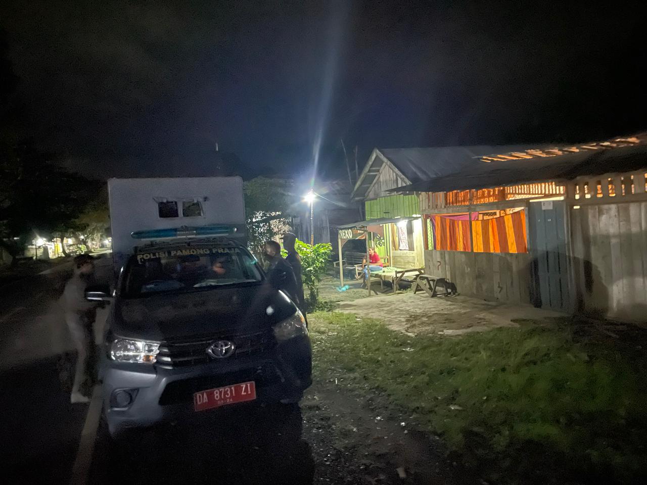 Satuan Polisi Pamong Praja (Satpol PP) dari Dinas Satpol PP dan Damkar Tanah Bumbu rutin melakukan patroli pada Malam Jumat, sebagai salah satu upaya Bumi Bersujud menuju Serambi Madinah. (Kalimantanlive.com/Desy).