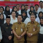 Foto bersama Bupati Balangan, H. Abdul Hadi (tengah) bersama Kepala BKPSDM Balangan, H. Sufriannor (kiri), Kepala Dinas Pendidikan dan Kebudayaan, H. Abiji (kanan) beserta para guru ASN PPPK (Kalimantanlive.com/Kamil)