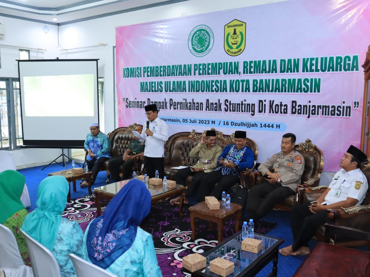 Komisi Pemberdayaan Perempuan, Remaja dan Keluarga Majelis Ulama Indonesia (MUI) Kota Banjarmasin menggelar kegiatan Seminar, Dampak Pernikahan Anak Stunting. (Kalimantanlive.com/Ilham).