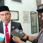 Ketua DPRD Kabupaten Kotabaru Syairi Mukhlis di sela upacara Bhakti Adhyaksa ke-63 di depan kantor Kejaksaan Negeri Kotabaru, Sabtu (22/07/23) (Kalimantanlive.com/Siti Rahmah)