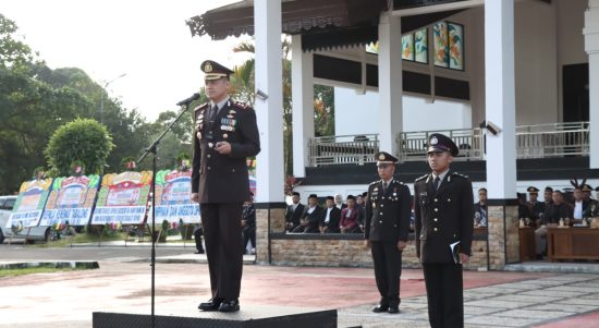 Polres Tabalong gelar upacara puncak Hari Bhayangkara ke-77 di Halaman Pendopo Bersinar, Sabtu (01/07/2023) pagi (foto : humas polres tabalong)