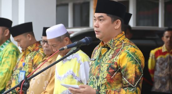 Wakil Bupati Kotabaru Andi Rudi Latif melepas secara langsung 48 orang kafilah untuk mengikuti musabaqah tilawatil quran (MTQ) nasional ke 34 tingkat Provinsi Kalimantan Selatan di Kota Banjarbaru (Kalimantanlive.com/Siti Rahmah)
