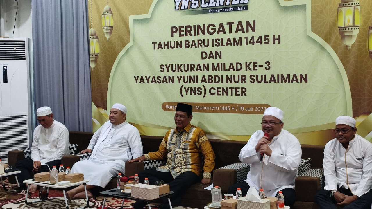 Dalam rangka memperingati milad ke-tiga, sekaligus peringatan Tahun Baru Islam 1445 Hijriah, Yayasan Yuni Abdi Nur Sulaiman (YN'S) Center menggelar syukuran, bertempat di Graha Center Kantor Golkar Banjarmasin, Jalan HKSN Komplek Perdagangan Banjarmasin, Rabu (19/7/23) (Kalimantanlive.com/Ilham)