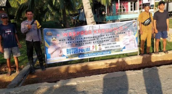 Untuk mencegah terjadinya kebakaran hutan dan lahan (Karhutla), Bhabinkamtibmas Desa Sungai Limau bersama aparat desa Sungai Limau gencar memberikan sosialisasi kepada warga binaannya. (Kalimantanlive.com/Siti Rahmah)