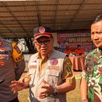 Bupati Tabalong, Anang Syakhfiani saat memberikan keterangan kepada sejumlah awak media (Kalimantanlive.com/ A Hidayat)