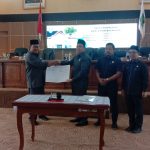 DPRD Balangan kembali menggelar sidang paripurna pada Selasa (8/8/2023) di ruang rapat paripurna DPRD Balangan dengan agenda kesepakatan bersama terhadap perubahan Kebijakan Umum Anggaran (KUA) dan perubahan Prioritas Plafon Anggaran Sementara (PPAS) APBD Tahun Anggaran 2023. (Kalimanntalive.com/Kamil)