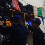 Satuan Operasional Kepatuhan Internal Pemasyarakatan (Satops Patnal PAS) Unit Pelaksana Teknis (UPT) se-Banjar Raya pada Kantor Wilayah Kementerian Hukum dan HAM (Kemenkumham) Kalimantan Selatan, langsungkan penggeledahan kamar blok hunian Warga Binaan Lembaga Pemasyarakatan (Lapas) Narkotika Kelas IIA Karang Intan, Senin (7/8/23) malam. (Kalimantanlive.com/Ilham)