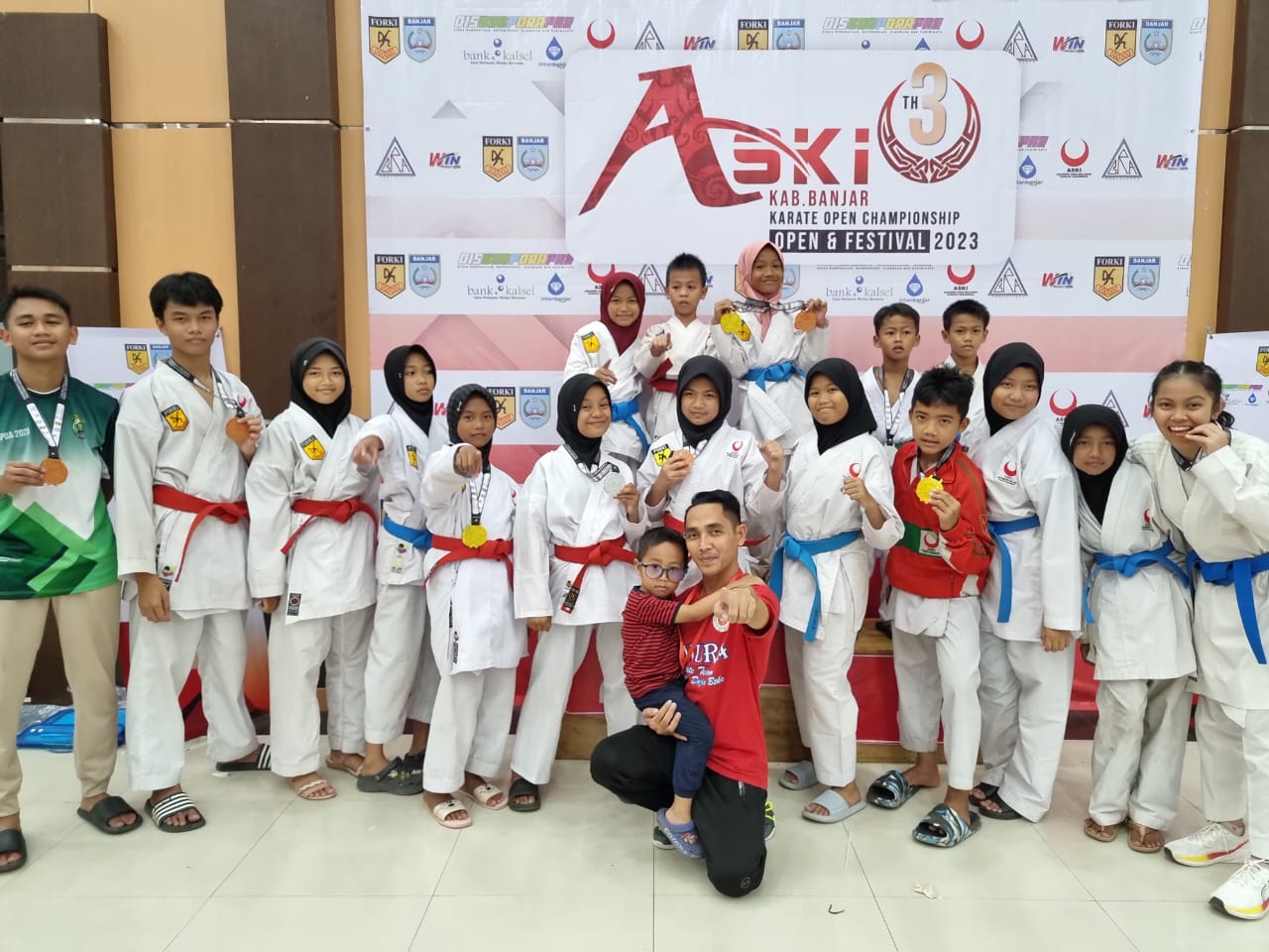 Kejuaraan Karate ASKI Cup III dan Piala Bupati Kabupaten Banjar 2023 sudah selesai yang dilaksanakan 4 hingga 6 Agustus di Aula Dinas Pendidikan Kabupaten Banjar. (Kalimantanlive.com/Kamil)