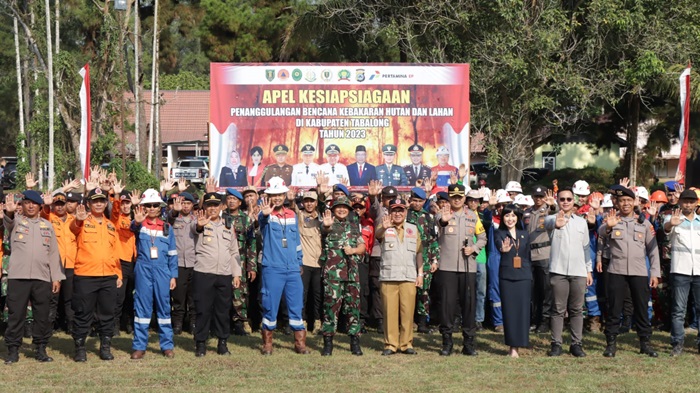Bupati Tabalong, Anang Syakhfiani memimpin apel siaga bencana kebakaran hutan dan lahan (Karhutla) 2023 di Lapangan Pertamina EP Tanjung, Rabu (09/08/2023). (Kalimantanlive.com/ A Hidayat)