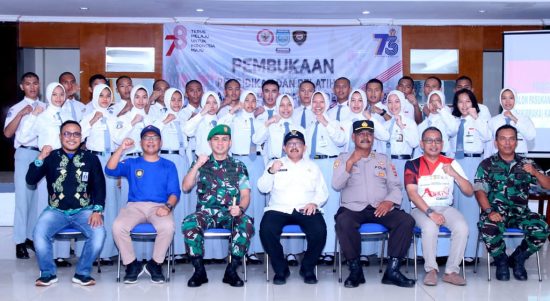 Sebanyak 27 calon yang tergabung dalam Pasukan Pengibar Bendera Pusaka Kabupaten Banjar tahun 2023, ikuti Pendidikan dan Pelatihan (Diklat) Paskibraka oleh Badan Kesatuan Bangsa dan Politik, di Guest House Sultan Sulaiman Martapura, Jumat (4/8/2023). (Kalimantalive.com)