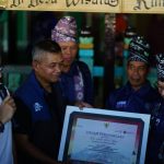 Menteri Pariwisata dan Ekonomi Kreatif (Kemenparekraf) RI, Sandiaga Salahuddin Uno datang ke Kota Banjarmasin, mengunjungi wisata religi di Desa Wisata Kuin Utara, Makam Sultan Suriansyah), Kota Banjarmasin, Kamis (3/8/23). (Kalimantanlive.com/Ilham)