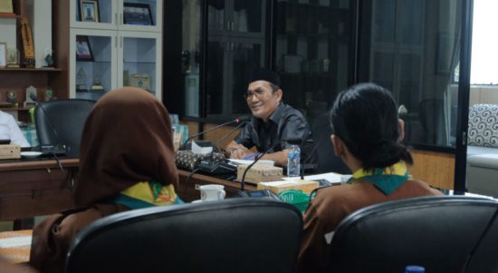 Komisi IV Dewan Perwakilan Rakyat Daerah (DPRD) Kalimantan Selatan menerima audiensi dari Pengurus Unit Kegiatan Mahasiswa (UKM) Praja Muda Karana (Pramuka) Universitas Islam Kalimantan (UNISKA) Muhammad Arsyad Al Banjari (MAB) Banjarmasin di ruang Komisi IV DPRD Kalsel, Kamis (3/8). (Kalimantanlive.com./dprdkalselprov.id).