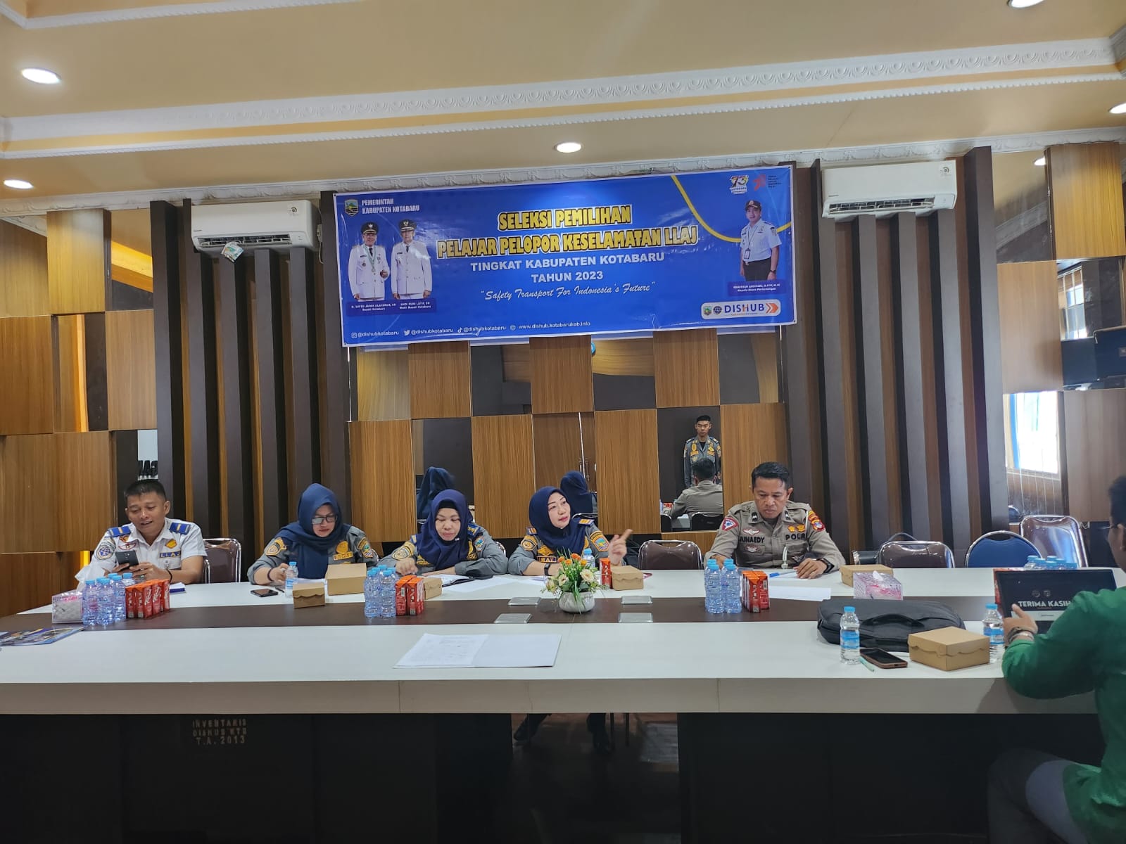 Sebanyak 14 pelajar SMA/SMK dan sederajat dari kabupaten kotabaru ikut bersaing mengikuti Lomba Karya Ilmiah dengan tema "Safety Transport For Indonesia's Future (transportasi aman untuk masa depan Indonesia (Kalimantanlive.com/Diskominfo)