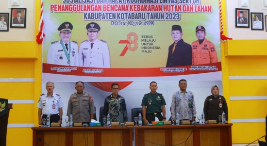 Badan Penanggulangan Bencana Daerah secara langsung menggelar sosialisasi Rapat Koordinasi Penaggulangan Bencana Kebakaran Hutan dan Lahan di Operation Room Sekretaria Daerah, Kamis ( 3/8/2023). (Kalimantanlive.com/Diskominfo).