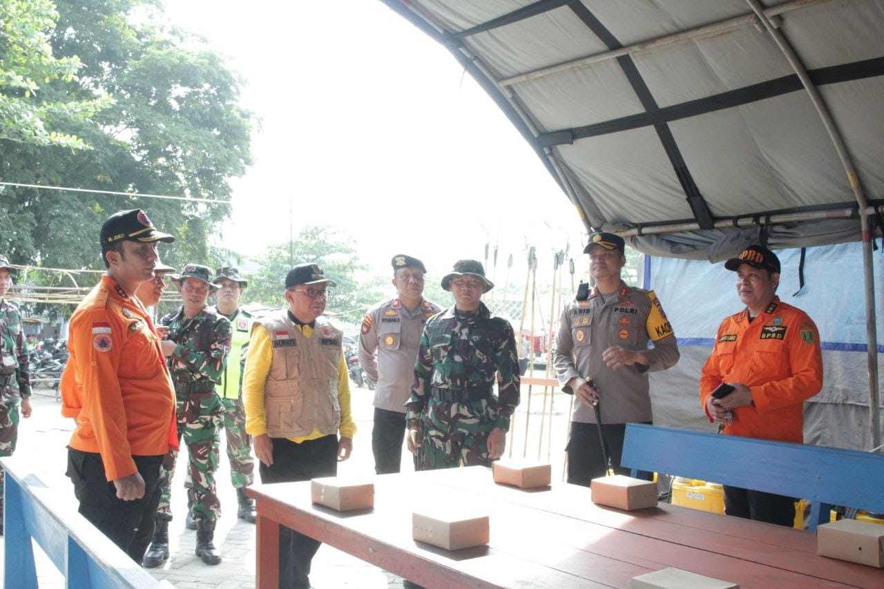 Bupati Tabalong, Anang Syakhfiani bersama Dandim dan Kapolres tinjau posko induk di Tanjung Expo Center (kodim 1008 tabalong)
