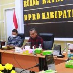 Ketua DPRD Seruyan Zuli Eko Prasetyo memimpin rapat paripurna DPRD Seruyan. (fot voice borneo)