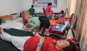 Donor darah peringatan ke-78 Hari Pers Nasional (HPN) yang digelar PWI Kalteng bekerja sama dengan PT PLN UIP38B di Palangkaraya. (Humas PLN)