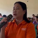 Antusiasme salah satu masyarakat Desa Tayan dalam mengikuti edukasi kelistrikan PLN UP2B Kalbar. (Humas PLN)