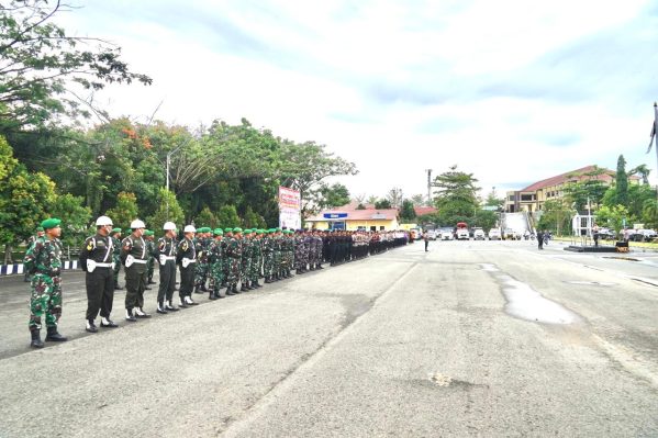 Apel Gelar Pasukan Operasi Lilin Intan, di Lapangan Mapolres Tanah Bumbu, Jumat (20/12/2024). (Foto: MC Tanbu)
