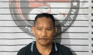 Foto pelaku pengedar sabu, RA (46), ditangkap di rumahnya, Senin (10092025). (Kalimantanlive.comKamil)
