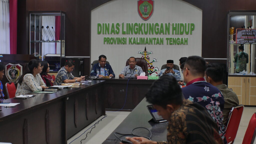 Komisi II Dewan Perwakilan Rakyat Daerah Kabupaten Kotawaringin Timur atau DPRD Kotim, Kamis (6/3/2025) berkunjung ke Kantor Dinas Lingkungan Hidup Kalimantan Tengah atau DLH Kalteng.