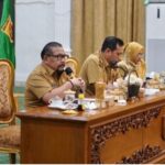 Wali Kota Banjarbaru Aditya Mufti Ariffin dan Pj Sekda Gustava Yandi saat menghadiri Expose Master Plan Pembangunan Balai Kota Banjarbaru. (Foto MC Banjarbaru)