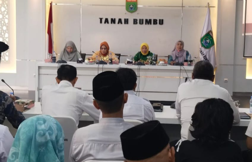 Pj. Sekretaris Daerah, Yulian Herawati, secara resmi membuka sosialisasi pembangunan Zona Integritas (ZI) di Kantor Bupati Tanah Bumbu, Jumat (2/5/2025).