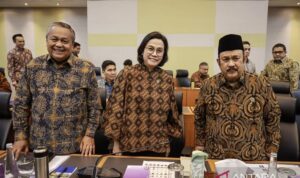 Menteri Keuangan Sri Mulyani Indrawati (tengah). (Antaranews)