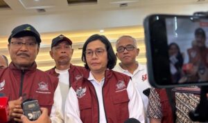 Menkeu Sri Mulyani (kanan) dan Mensos Saifullah Yusuf. (Antaranews)